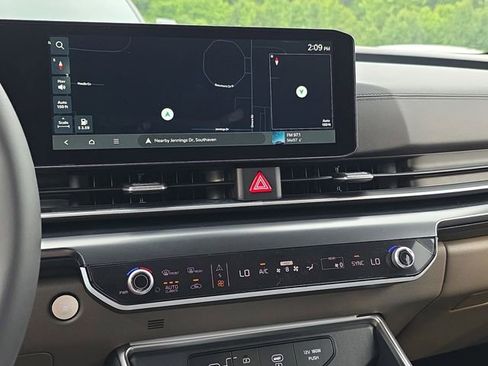 New 2026 Kia Carnival FWD image 11