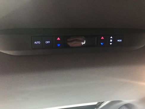 Used 2021 Toyota Sienna XSE image 31