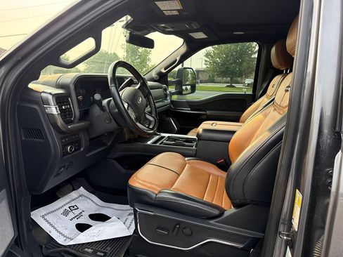 Used 2023 Ford F250 Platinum AWD/4WD image 9
