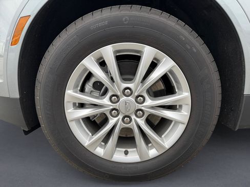 New 2025 Cadillac XT5 Luxury image 10