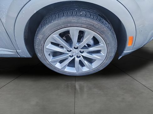 Used 2023 Buick Envision Avenir image 9
