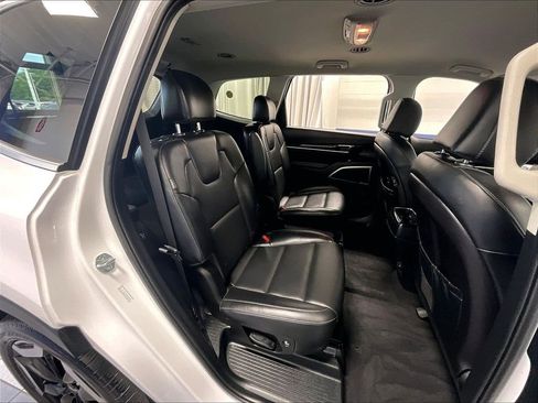 Used 2024 Kia Telluride S AWD/4WD image 16