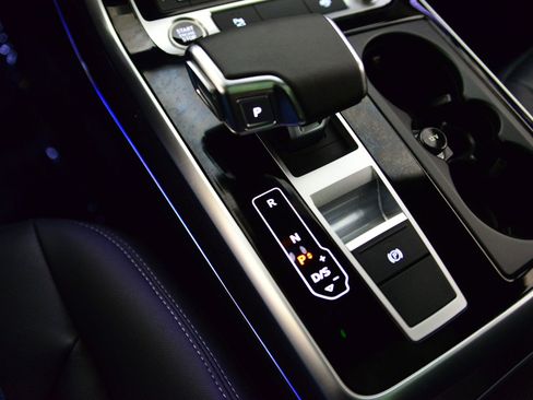 Used 2025 Audi Q7 2.0T Premium w/ Convenience Plus Package image 13