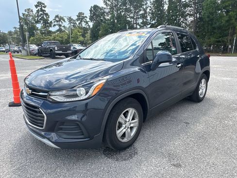 Used 2018 Chevrolet Trax LT w/ Driver Confidence Package FWD image 3