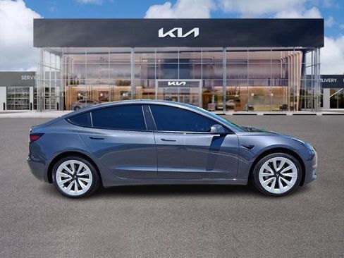 Used 2022 Tesla Model 3 Long Range AWD/4WD image 7
