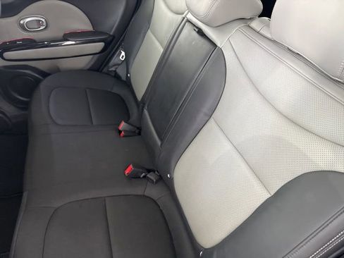 Used 2017 Kia Soul + w/ Primo Package FWD image 24