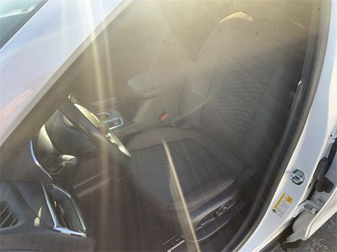 Used 2018 Chevrolet Equinox LT image 18