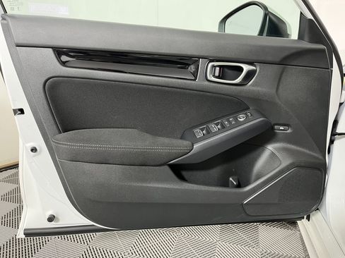 Used 2023 Honda Civic EX image 10