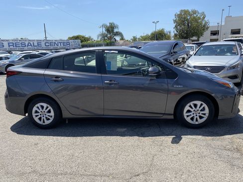 Used 2021 Toyota Prius LE FWD image 9
