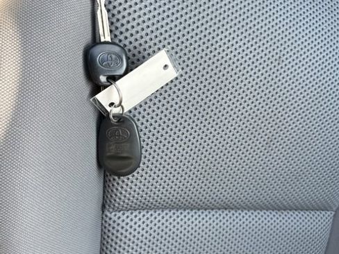 Used 2015 Toyota Tacoma 4x4 Double Cab w/ TRD Off-Road Package image 31