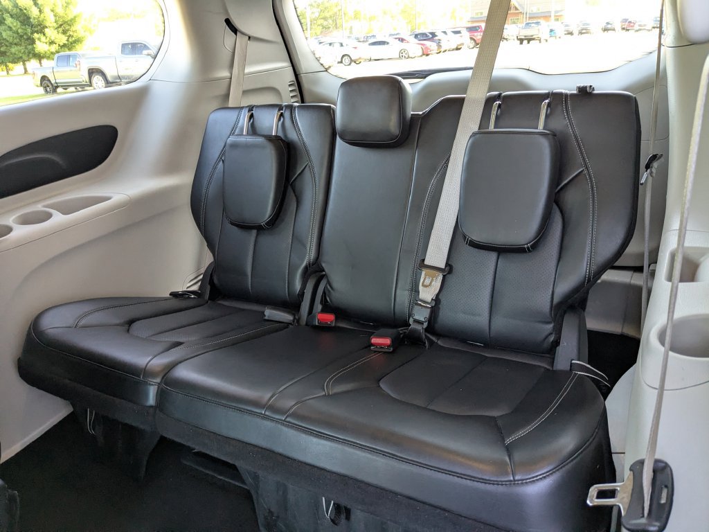 Used 2024 Chrysler Pacifica Touring-L FWD image 27