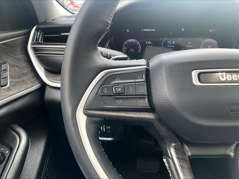 Used 2023 Jeep Grand Cherokee L Limited w/ Black Appearance Package image 24