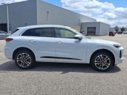Certified 2025 Audi Q5 Premium w/ Premium Plus AWD/4WD image 7