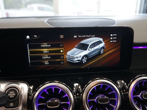 Used 2023 Mercedes-Benz GLB 250 4MATIC w/ Premium Package image 36