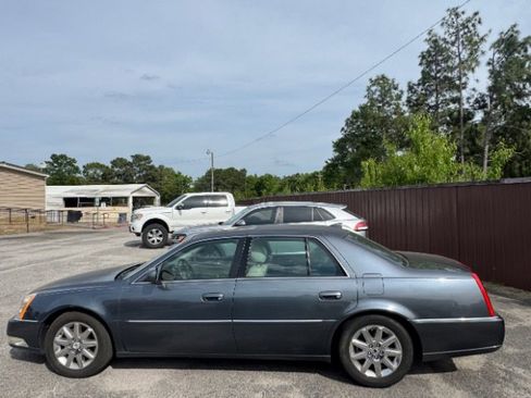 Used 2011 Cadillac DTS Premium image 3