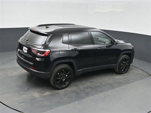 New 2026 Jeep Compass Latitude image 30