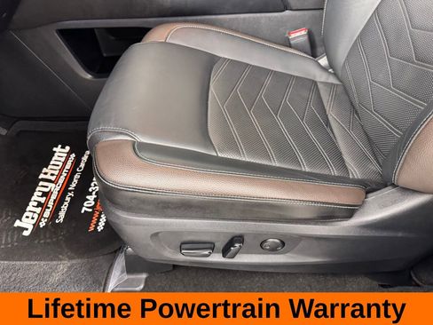 Used 2024 Nissan Pathfinder Platinum image 13