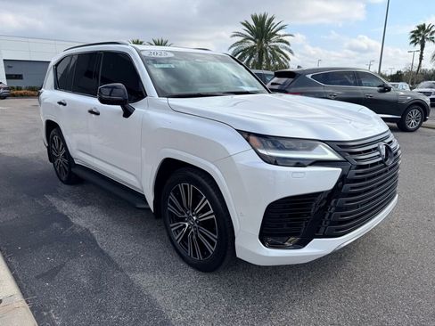 Certified 2025 Lexus LX 700h Luxury image 4