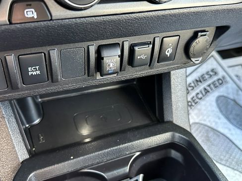 Used 2023 Toyota Tacoma 4x4 Double Cab image 29