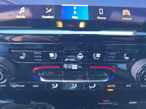 Used 2023 Jeep Grand Cherokee Overland w/ Trailer Tow Prep Group (B) image 22