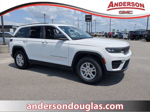 Used 2023 Jeep Grand Cherokee Laredo RWD image 1
