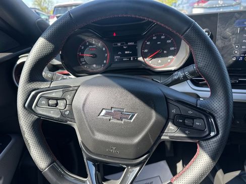 Used 2025 Chevrolet Trax RS w/ Driver Confidence Package FWD image 19
