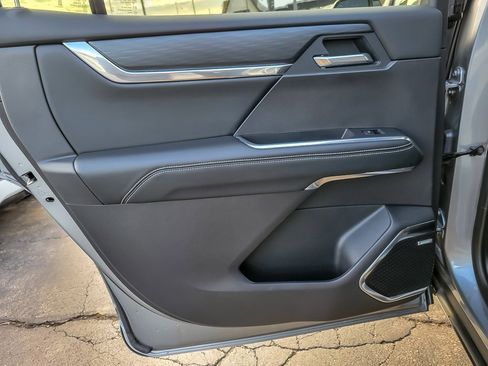 Used 2025 GMC Acadia Elevation image 17