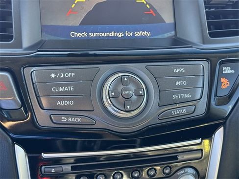 Used 2020 Nissan Pathfinder SV image 12