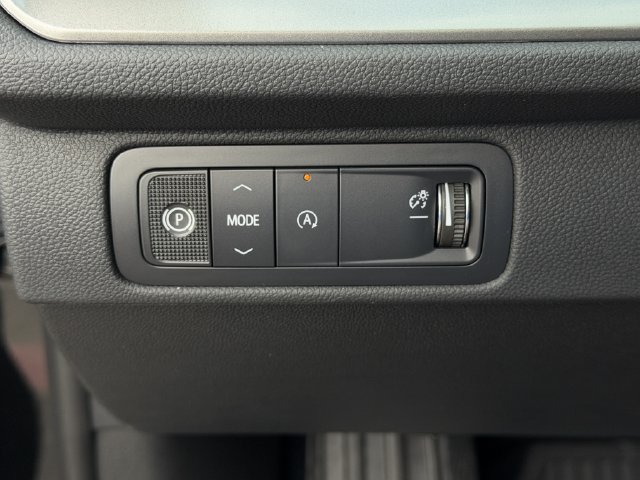 New 2027 Chevrolet Traverse LT w/ Driver Confidence Package FWD image 17