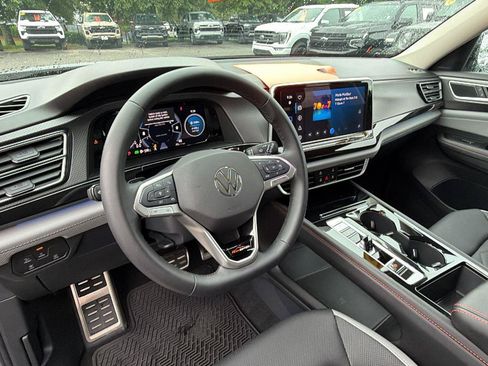 Used 2025 Volkswagen Atlas Peak Edition SE AWD/4WD image 25