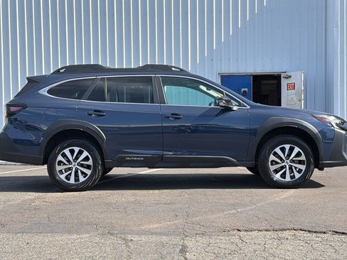 Used 2025 Subaru Outback Premium AWD/4WD image 3