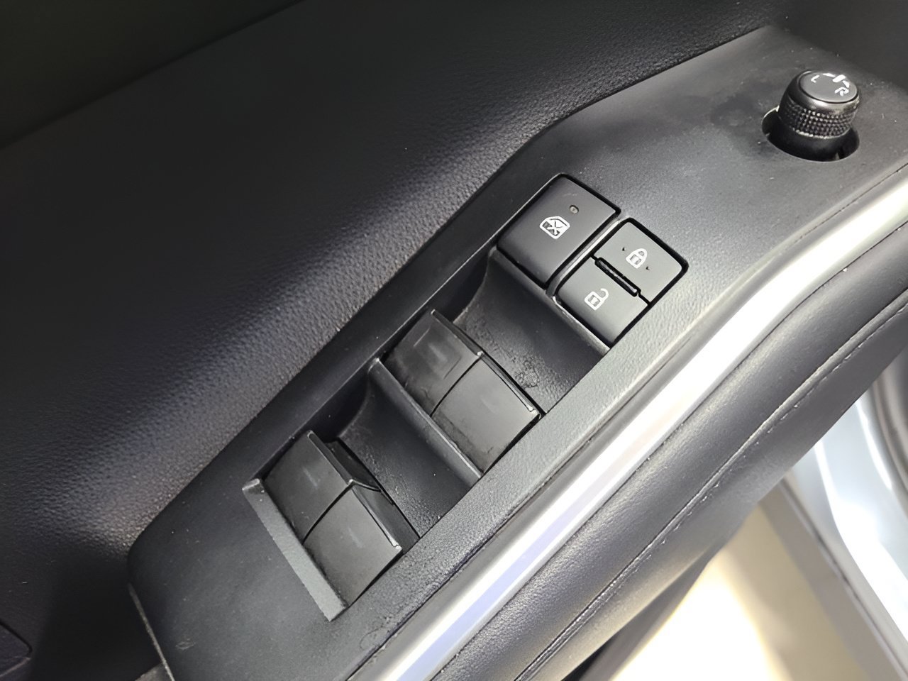 Used 2021 Toyota Highlander XLE FWD image 23