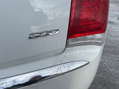 Used 2021 Chrysler 300 Touring L image 9