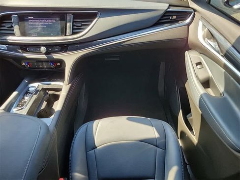 Used 2022 Buick Enclave Essence image 14