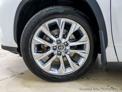 Used 2024 Toyota Highlander Limited AWD/4WD image 12