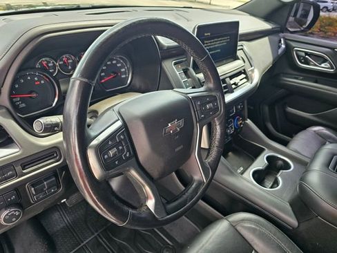 Used 2021 Chevrolet Suburban Z71 w/ Z71 Signature Package AWD/4WD image 17