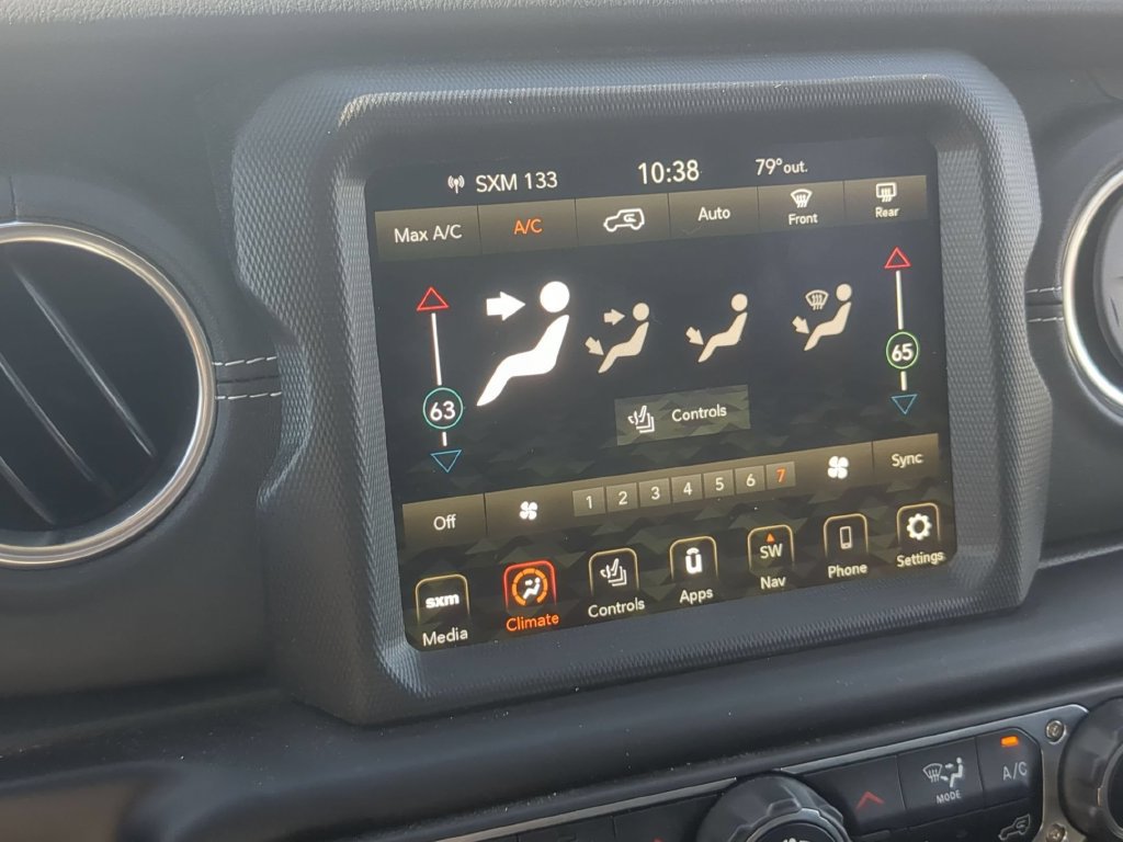 Used 2022 Jeep Wrangler Unlimited Sahara w/ LED Lighting Group AWD/4WD image 20