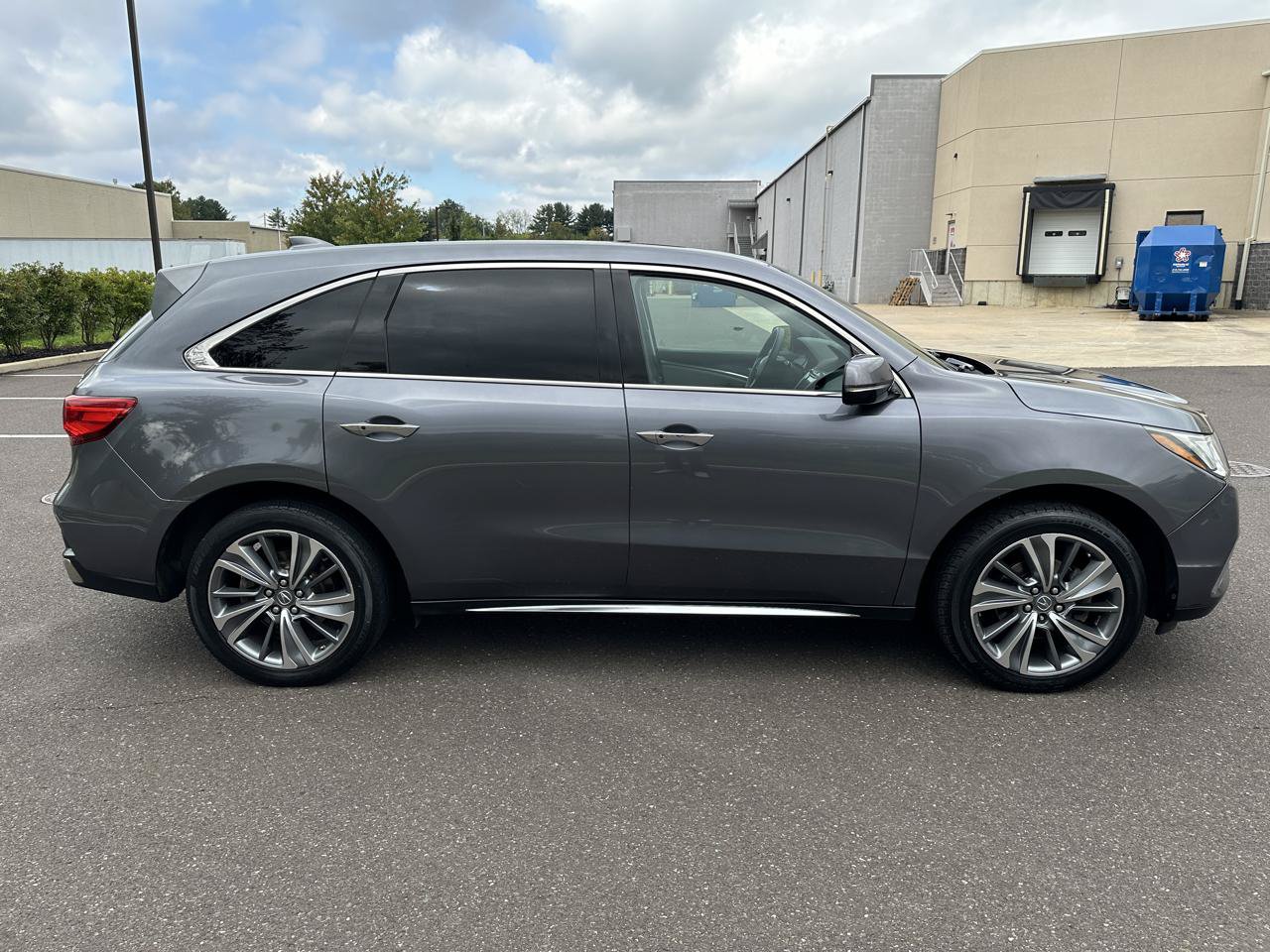 Used 2017 Acura MDX w/ Technology Package AWD/4WD image 4