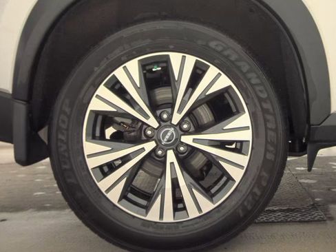 Used 2023 Nissan Rogue SV image 17