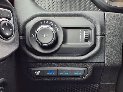 Used 2025 Jeep Wrangler Unlimited Rubicon 4xe w/ Convenience Group AWD/4WD image 21