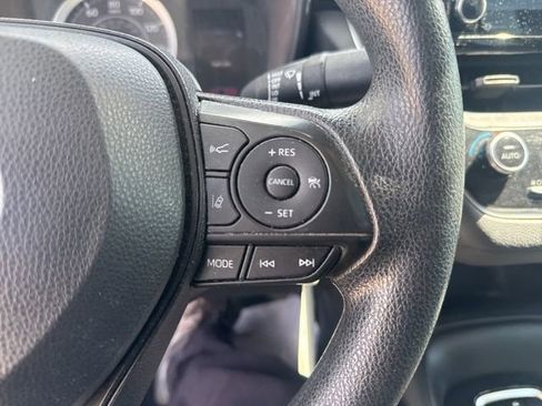 Used 2021 Toyota Corolla LE image 12