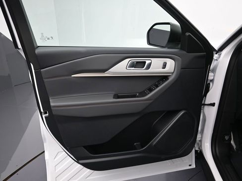New 2026 Ford Explorer Active image 13