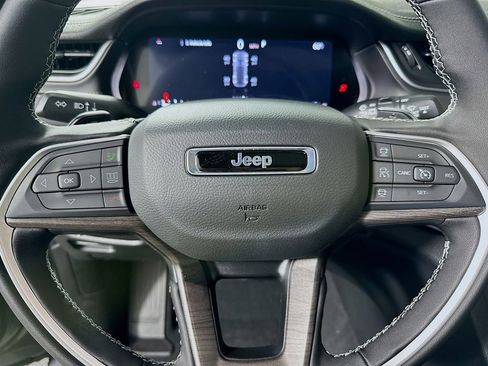 New 2025 Jeep Grand Cherokee Limited image 12