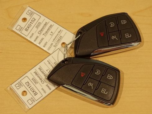 Used 2025 Chevrolet Traverse LT image 38