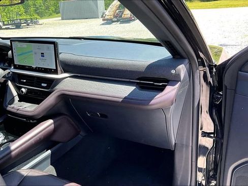 Used 2025 Ford Explorer Platinum w/ LUX Leather Package AWD/4WD image 16