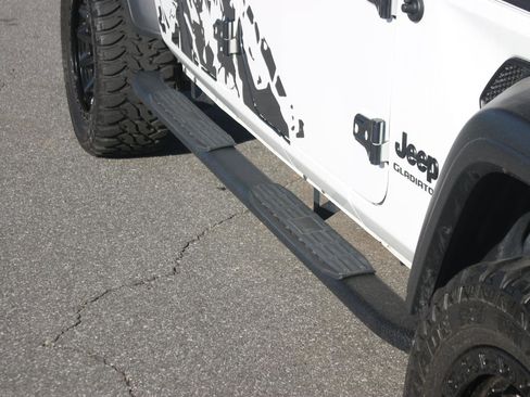 Used 2020 Jeep Gladiator Sport AWD/4WD image 11