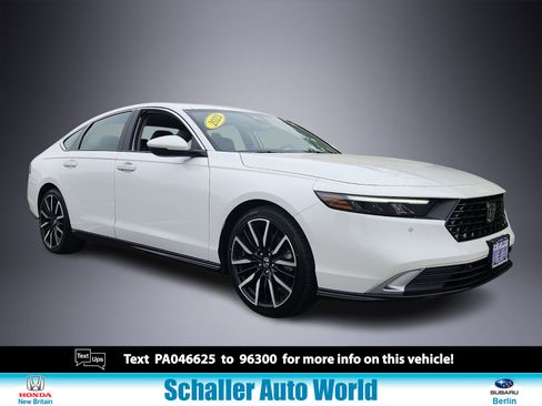 Used 2023 Honda Accord Touring image 1