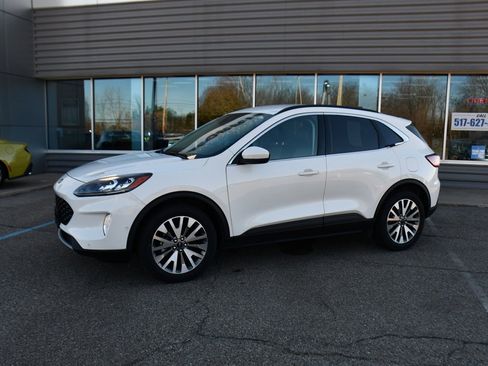 Used 2021 Ford Escape Titanium image 2