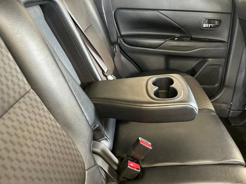 Used 2015 Mitsubishi Outlander SE FWD image 28