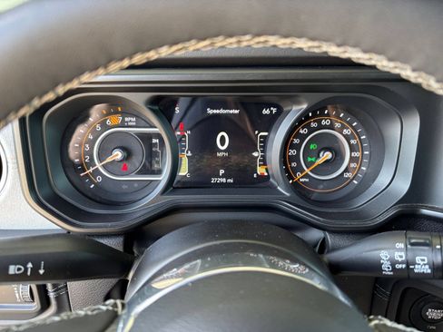 Used 2025 Jeep Wrangler Unlimited Sahara AWD/4WD image 40